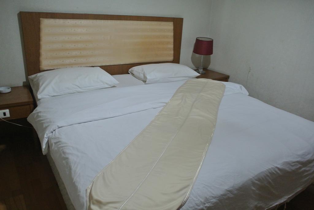 Sun City Hotel Bangkok Room photo