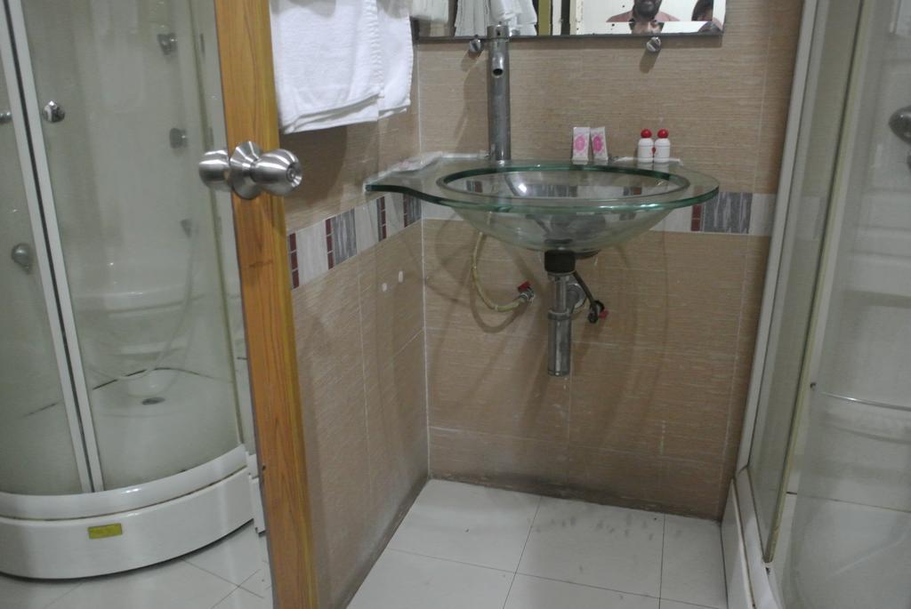 Sun City Hotel Bangkok Room photo