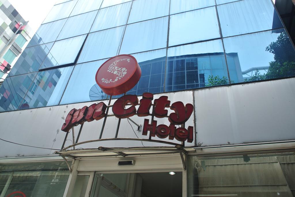 Sun City Hotel Bangkok Exterior photo