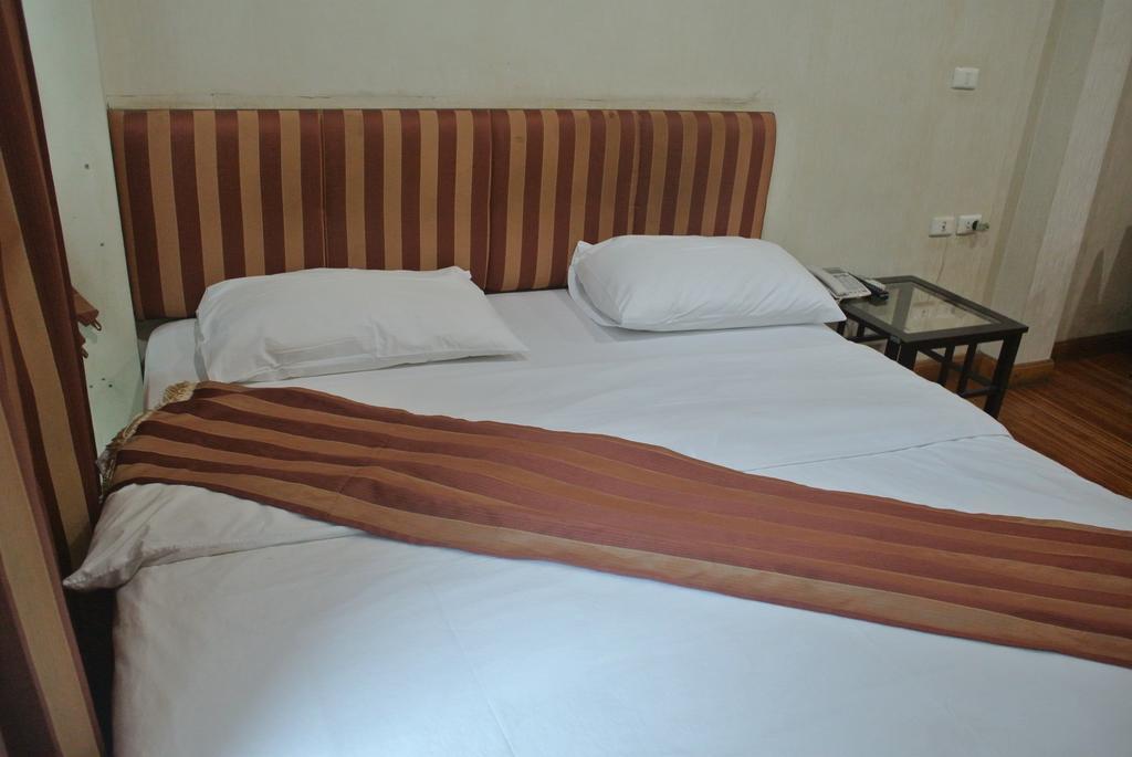 Sun City Hotel Bangkok Room photo