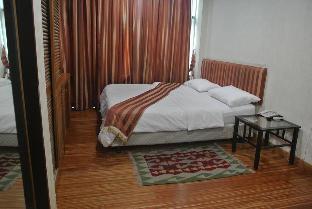 Sun City Hotel Bangkok Room photo