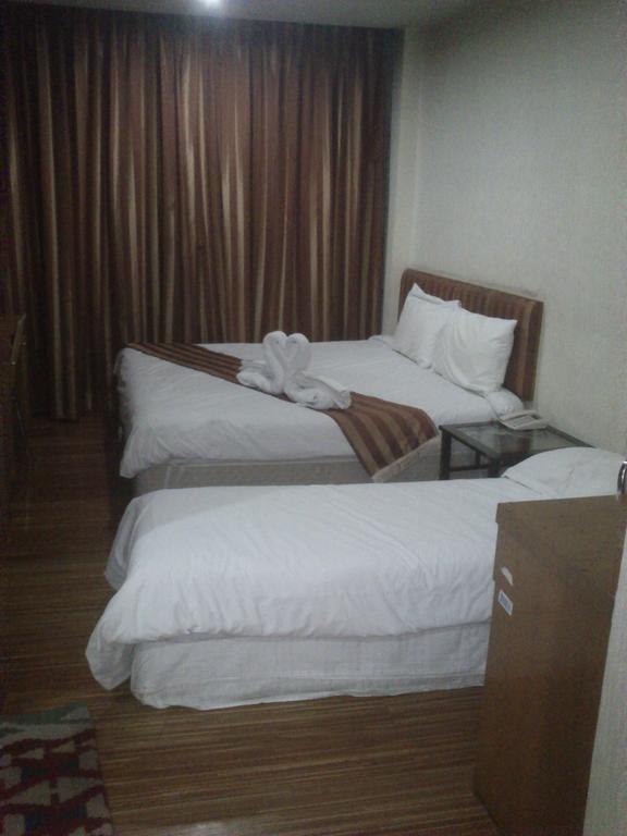 Sun City Hotel Bangkok Exterior photo